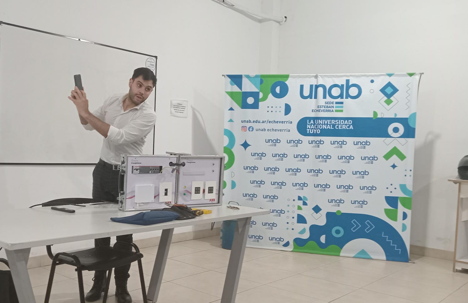 Clase de Domótica en la UNAB