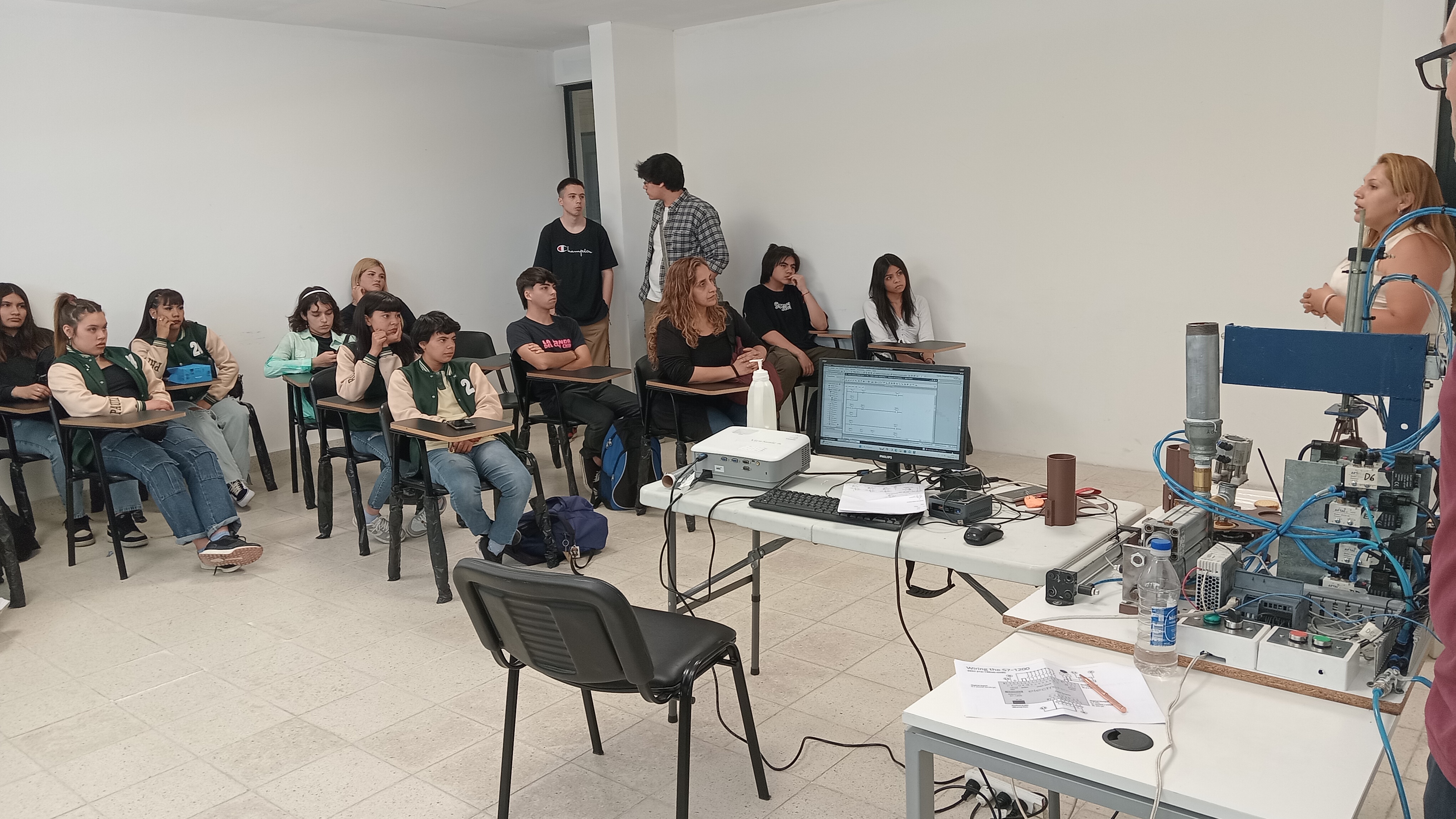 Clase de Domótica en la UNAB