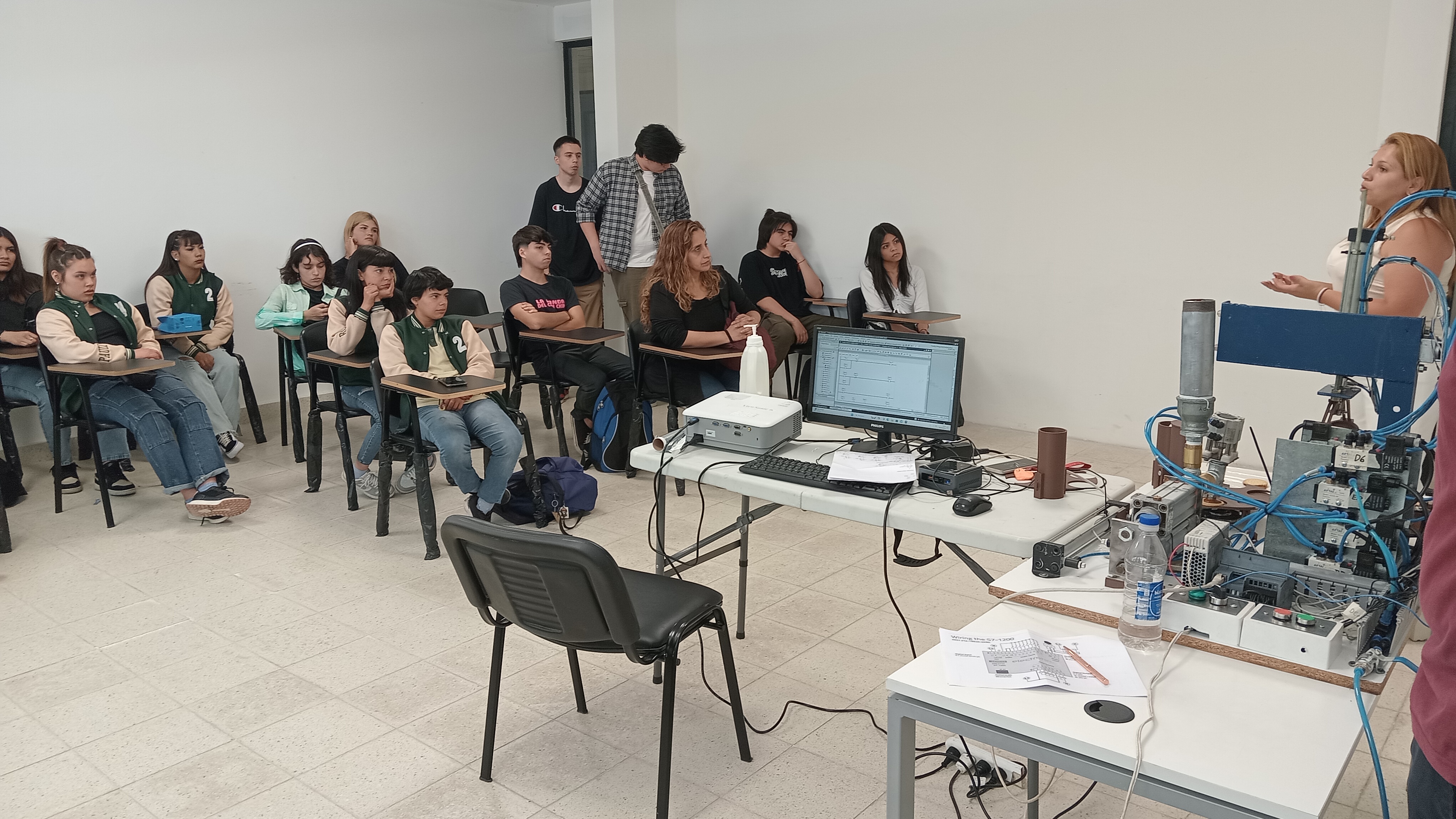 Clase de Domótica en la UNAB